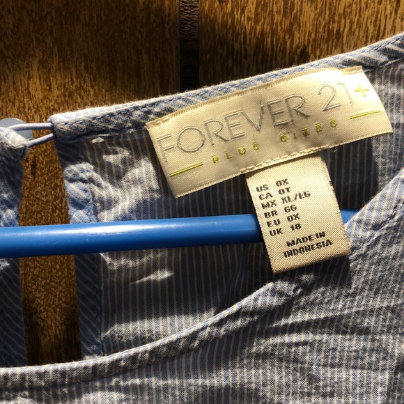 Cute top - Picture 3 of 3